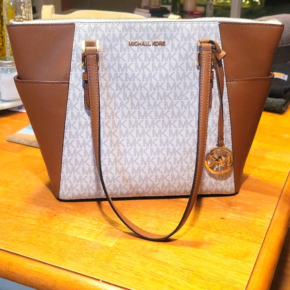 Michael Kors purse acorn/cream